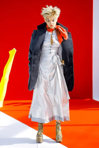 Look 50